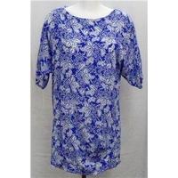 Berketrex blue/white patterned tunic top Size 16