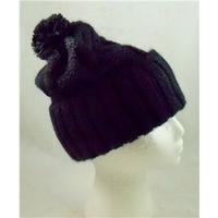 black pom pom hat size l