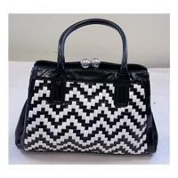 Black and white medium handbag Unbranded