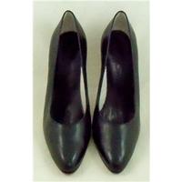 Black leather high heels Size 6