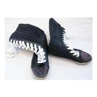 Black calf high boots with white laces