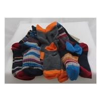 BNWT M&S Kids, 5 pairs of size 8.5-12 navy & grey mix patterned socks