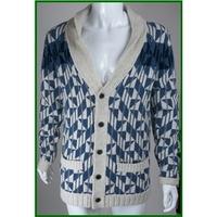 BNWT-Q Redefine your identity - Size: S - Beige, blue & navy geometric, shawl cardigan