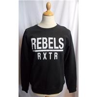 BNWT-RXTR size: S black sweatshirt