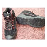 bnwt cotton traders size 9 black walking boots