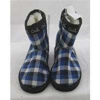 BNWT Grosby, size 2 boys blue checked slipper boots