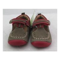 BNWT M&S Boys, size 2/18 brown Walkmates shoes