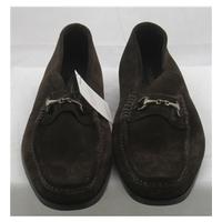 BNWT Collezione, size 11 brown suede loafers