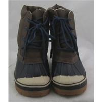 BNWT M&S Kids, size 5 brown & navy outdoor boots