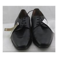 BNWT Collezione, size 7 black leather Gibson lace up