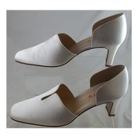 B.N.I.B. Rainbow Club Dyedble Satin/Ivory Wedding Shoes Size 5