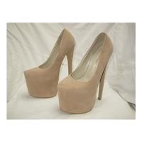 bnwt koi couture size 3 cream court shoes