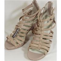 BNWT Marc - size: 40 ( 6.5) - taupe - heeled sandals