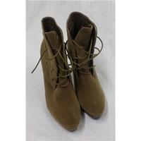 BNWOT Miss F Size 6 Olive Heeled Ankle Boots Miss F - Size: 6 - Beige - Boots