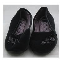 BNWT M&S, size 7 black velvet feel slippers