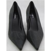 BNWT Barratts, size 5 glittery grey court shoes