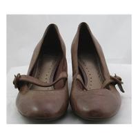 BNWT Clarks, size 6D brown leather Mary Janes