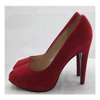 BNIB Nine West, size 7 red suede court shoes