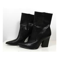 BNWOT Marks & Spencer Size 7 Black Angular Heeled Boots