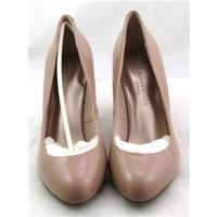 BNWT M&S Collection, size 4 caramel court shoes