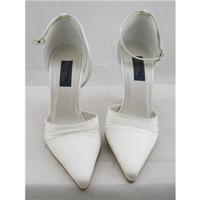 BNIB Meadows, size 5.5 ivory satin bridal shoes
