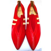 BNWOT Luc Berjen Size 5.5 Bold Red Leather Pointed Heeled Shoes