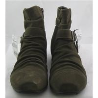 BNWT Footglove, size 7 olive brown suede ankle boots