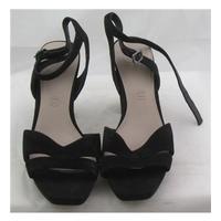 bnwt footglove size 7 black suede block heeled sandals