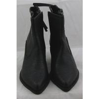 bnwt limited edition size 65 black textured ankle boots