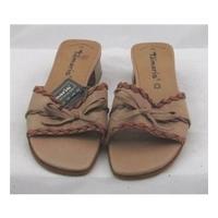 BNWT Tamaris, size 5/38 beige slide sandal