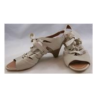 BNWT New Look - size 6 - natural stack heel sandals