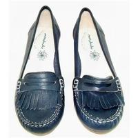 BNWOT Moshulu blue moccasins Size 4