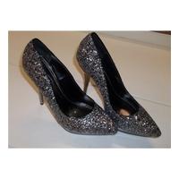 BNWOT DOROTHY PERKINS Size 7 Silver Glitter/Black Stiletto Shoes