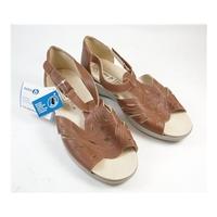 BNWT Easy b - Size: 6 - Brown - Mules