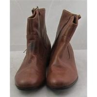BNWT Footglove, size 5.5 tan leather ankle boots