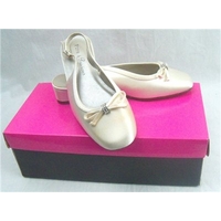 BNIB Ivory silk shoes size 1