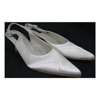 BNIB - Meadows - Size 8 - Ivory - Bridal slingbacks