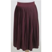 BNWT M&S Size: 8 Burgundy Knee length skirt