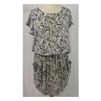 BNWT Selected/Femme, size 10 grey & cream patterned dress