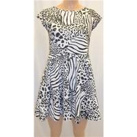 BNWT Papillon Size 10 Black and White Animal Print Dress