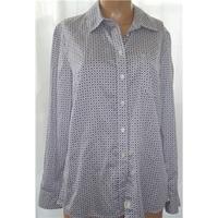 BNWT Gap Medium Patterned Fitted Boyfriend Shirt