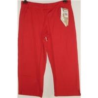 BNWT Trespass - size M - Berry - \'Kansas\' cropped trousers