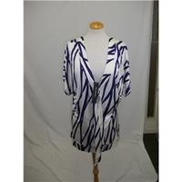 BNWT Planet Blue & White Blouse - Size X-Large