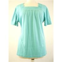 bnwt paramour ml size aqua short sleeved top