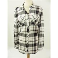 BNWT M&S Marks & Spencer - Size: 8 - Red and Grey Checked Plaid Long Sleeved Shirt