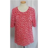 BNWT AUTONOMY - Size: 16 - Red - Short sleeved Top