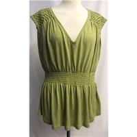 BNWT - Lil - Size L - Green - Top