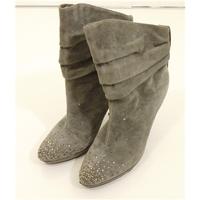 Bourne Size 7.5 Stone Grey Ankle Boots Featuring Stud Embellishment On The Toe (EU 41)