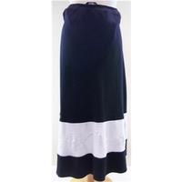 Bonmarche - Size: 22 - Black - Calf length skirt