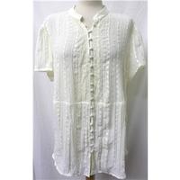 Bonmarche - Size: 22 - Cream / ivory - Short sleeved shirt